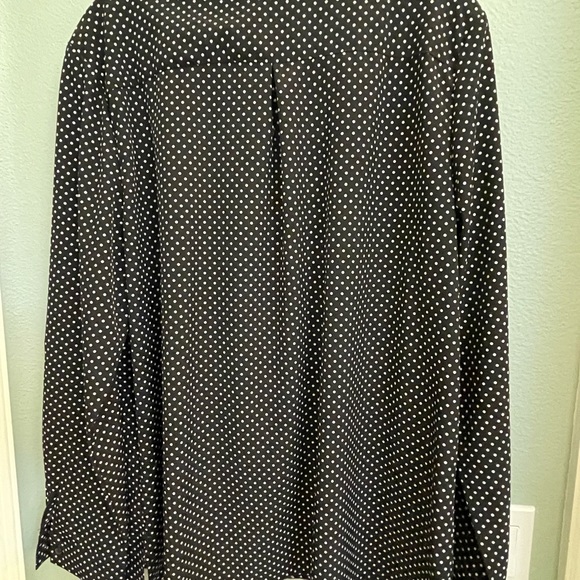 Cathy long-sleeved button-down top, never worn, polyester/spandex - Picture 2 of 6